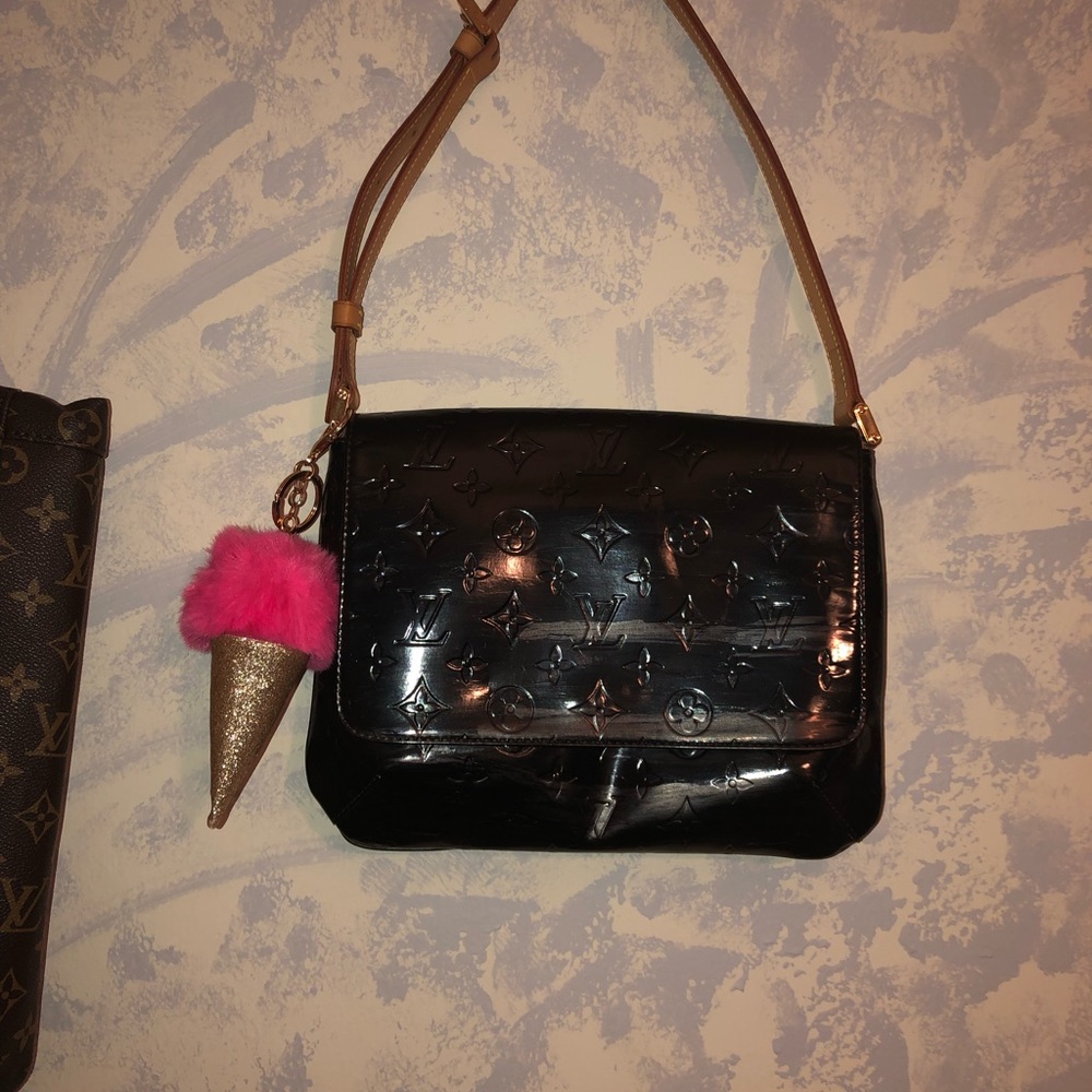 Louis Vuitton Thompson Street clutch .
